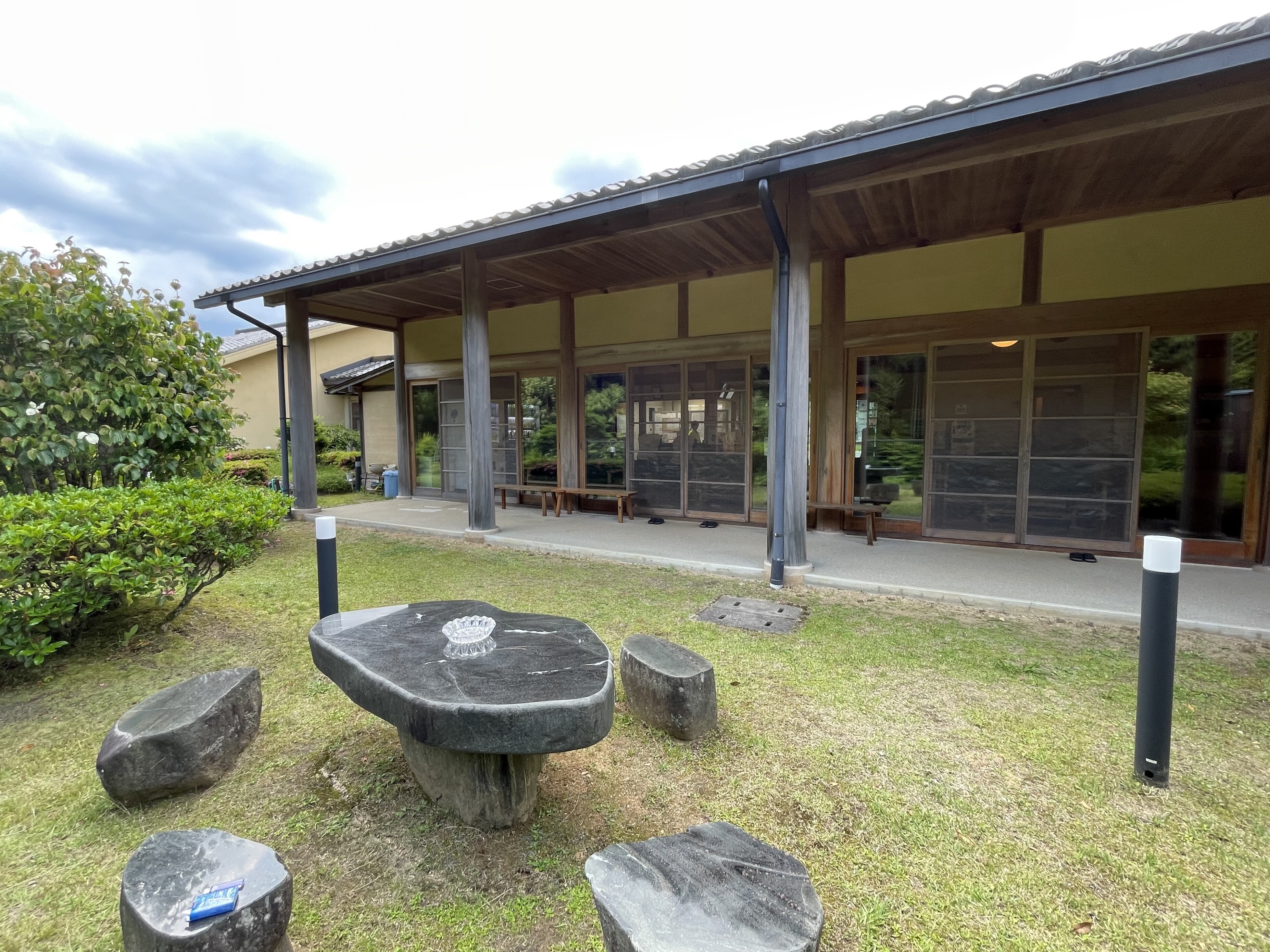 たかすみ温泉:休憩所外-S